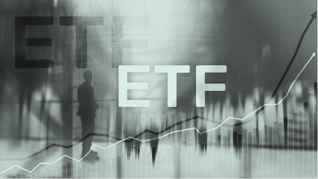 ndamento e crescita del mercato ETF nel 2025, focus su ETF attivi e tematici in Italia.